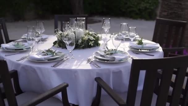Bahçedeki Şenlik Masalarında Servis Edildi Yüksek Kaliteli Fullhd Görüntüler — Stok video
