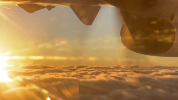 Kręcący Się Śmigło Samolotu Lecącego Nad Chmurami Wysokiej Jakości Materiał — Wideo stockowe