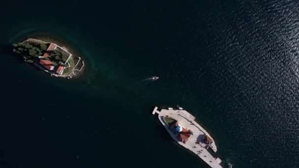 Sztuczne Wyspy Gospa Skrpjela George Zatoce Kotor Widok Góry Wysokiej — Wideo stockowe