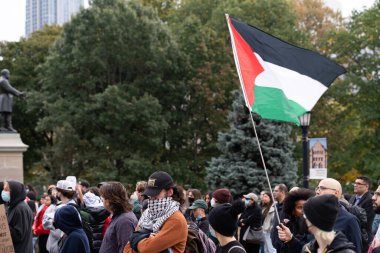 Toronto, Kanada - 18 Ekim 2023: Şehir halkı, Filistin 'in özgürlüğü için küresel ricayı somutlaştırıyor. Yüksek kalite fotoğraf
