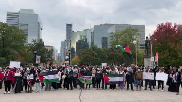 Echo Rozpaczy Nadziei Torontos Iconic Squares Wypełnij Się Palestyńczykami Wzywając — Wideo stockowe