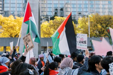 Toronto, Kanada - 28 Ekim 2023: Toronto 'da, Filistin toplumu Gazze sektöründeki İsrail operasyonlarına karşı muhalefetini ifade etti. Yüksek kalite fotoğraf