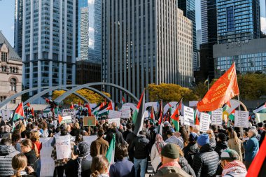 Toronto, Kanada - 28 Ekim 2023: Toronto 'daki Filistinlilerden gelen bir destek İsrail' in Gazze 'ye saldırısını kınadı. Yüksek kalite fotoğraf