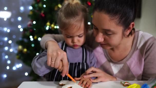 Mom Shows Little Girl How Paint Glazed Cookies Felt Tip — Stock Video