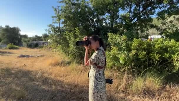 Photographer Girl Taking Pictures Camera Large Lens Standing Park High — Stock Video