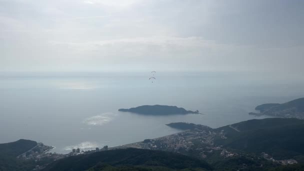 Uitzicht Vanaf Berg Parachutes Zee Hoge Kwaliteit Beeldmateriaal — Stockvideo