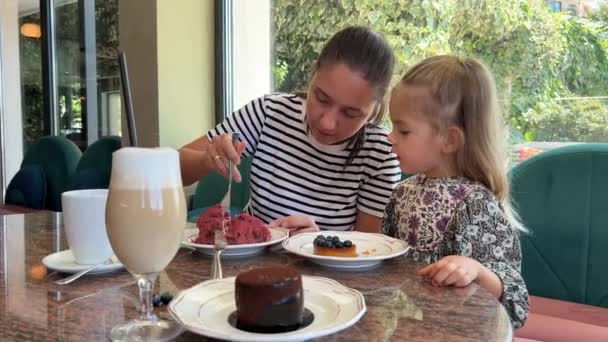 Mom Feeds Little Girl French Cake Choux Craquelin Dough Cafe Stock Footage