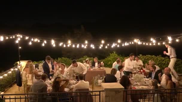 照らされたテラスの結婚式の宴会 タイムラウンド 高品質のフルHd映像 — ストック動画