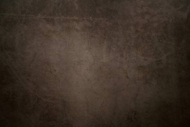 Çatlakları ve çizikleri olan koyu beton bir arka plan. Yüksek kalite fotoğraf