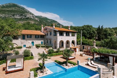 Talici Hill Oteli 'nde havuzlu antik taş villa. Sutomore, Karadağ. Yüksek kalite fotoğraf