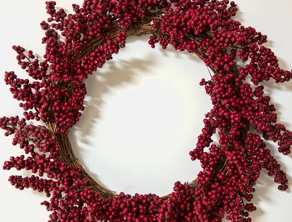 Red Berry Wreath Grapevine White Background Room Holiday Text — Stock Photo, Image