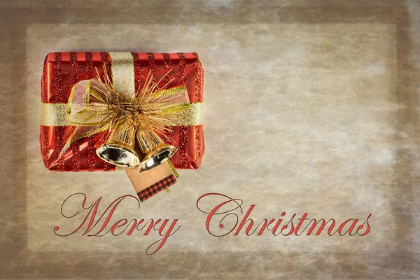 Kurdeleli Küçük Kırmızı Paket Mutlu Noeller Mesajlı Bayram Kartı — Stok fotoğraf