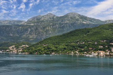 Mount Lovcen, Kotor yakınındaki Montenegros Adriyatik sahil şeridi üzerinde.