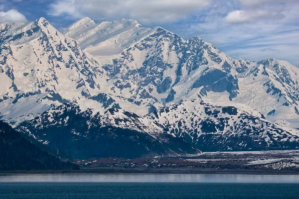 Μαγευτική Οροσειρά Της Αλάσκας Στον Κόλπο Του Παγετώνα Αλάσκα — Φωτογραφία Αρχείου