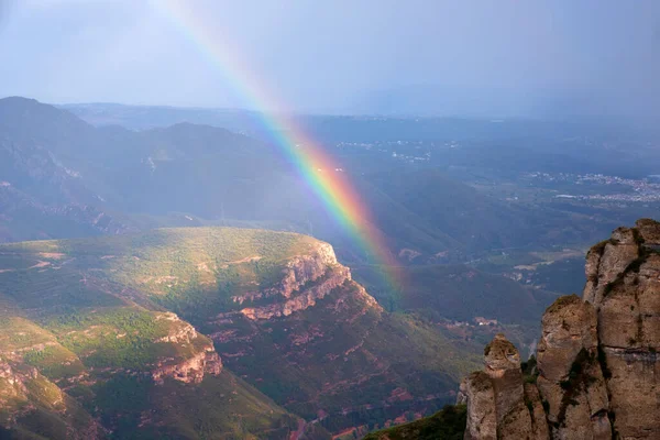 Espectro Arcoíris Natural Tras Una Tormenta Lluvia Montserrat España —  Fotos de Stock