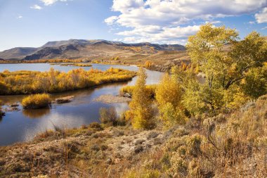 Sonbaharda manzara, Colorado kırsal kesimi, kırsal kesim ve nehir