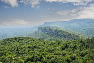 New Paltz, New York 'taki Shawangunk dağlarının manzarası..