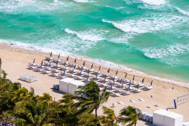 South Beach 'te rahatlama, Florida' nın güneyinde popüler plaj konumu.