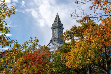 Özel Saat Kulesi, Boston, Massachusetts 'in Finans Bölgesi' nde, McKinley Meydanı 'nda bulunan bir gökdelendir.