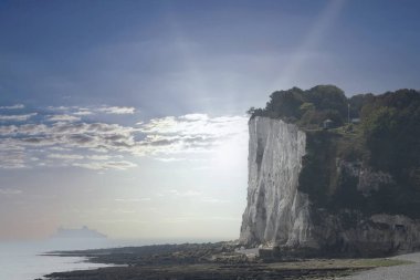 Dover 'ın Beyaz Kayalıkları, İngiltere' nin güneydoğu kıyısında bir dönüm noktası, tebeşir bileşimi için grev yapıyor..
