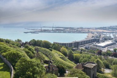 Dover Limanı, kanal ötesi bir feribot, gemi terminali, Dover, Kent, İngiltere 'de bulunan deniz kargo ve marina tesisi..