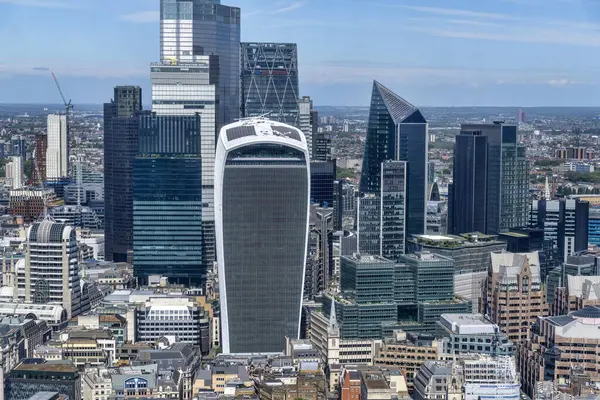 Londra 'nın Finansal Bölgesi' nin havadan görünüşü, buna Walkie Talkie takma adlı gökdelen de dahil..
