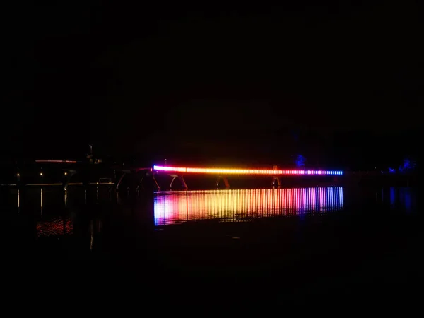 Hollanda Nın Almere Şehrinde Bir Işık Seli Altında Köprü — Stok fotoğraf