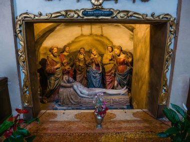 Bologna, İtalya - 21 Haziran 2023: İsa 'nın ağıtı Bologna İtalya' daki San Petronio Bazilikasının sağ tarafında yer almaktadır ve tarihi 15. yüzyıla dayanmaktadır.