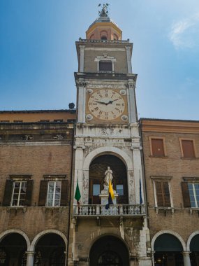 Torre dellOrologio ya da İtalya 'daki Palazzo Communale ya da belediye binasının saat kulesi.