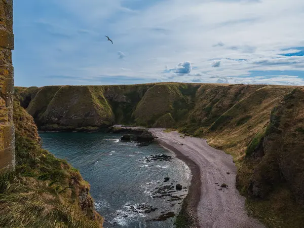 Skoçya Aberdeenshire Stonehaven Yakınlarındaki Dunnottar Kalesi Nin Kalıntılarını Çevreleyen Sahili Telifsiz Stok Imajlar