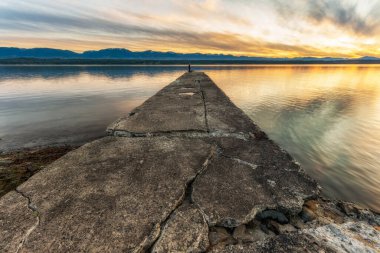 Hornby Adası, British Columbia, Kanada 'dan Phipps Point' ten gün batımı