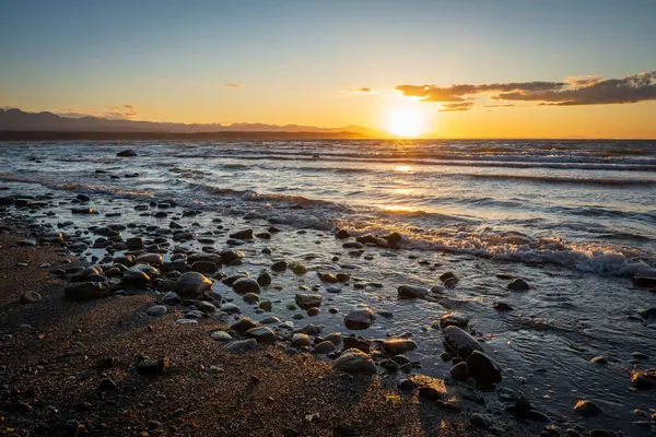 Vancouver Adası üzerinde güneş batıyor Hornby Adası, British Columbia, Kanada