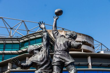 Stadyumun dışında.