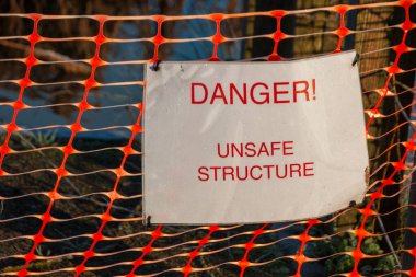 Nailsea, İngiltere, Aralık 2024-baclwell Gölü Tehlikenin yakın görüntüsü 