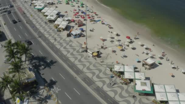Drone Shot Van Copacabana Strand Met Zijn Beroemde Stoep Rio — Stockvideo