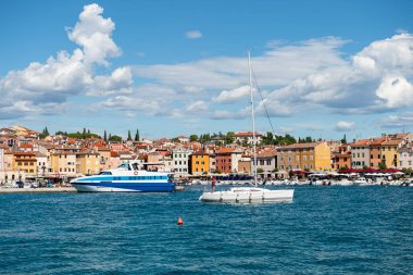 Deniz manzaralı Rovinj kasabası. İstriya Yarımadası, Hırvatistan