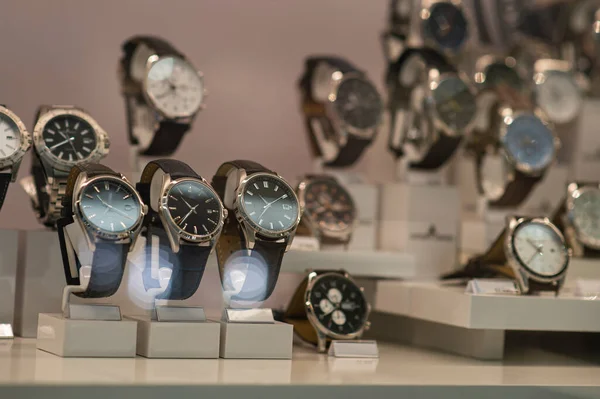 Relógios Masculinos Luxo Vitrine Loja — Fotografia de Stock