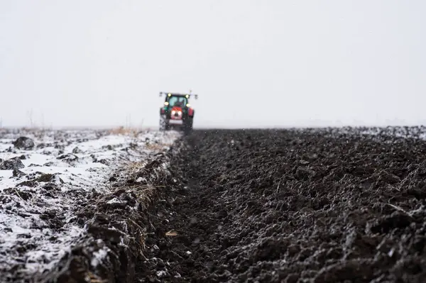 Tractor Working Field Preparing Soil Winter Spring Sowing Cultivation Arable — Stock Photo, Image