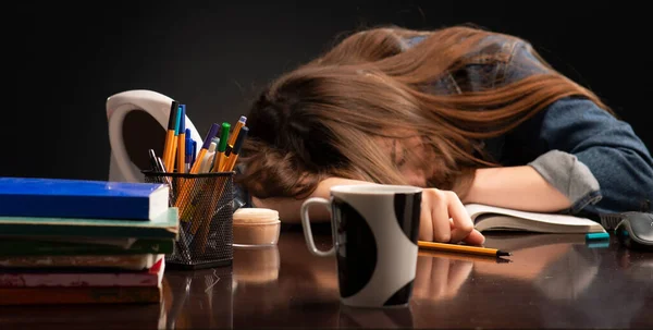 Μια Φοιτήτρια Κοιμάται Βιβλία Στο Γραφείο Της Κορίτσι Κοιμάται Στο — Φωτογραφία Αρχείου
