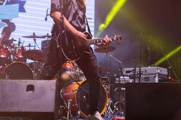 Guitarist Long Hair Stage Playing Bass Guitar Rock Concert — Stock Photo, Image