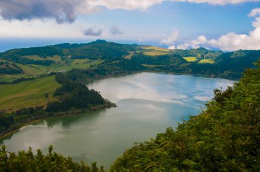 Lagoa do Fogo So Miguel Adası, Azores 'de yer almaktadır. Doğa koruma alanı olarak sınıflandırılır ve Azores 'in en güzel gölüdür.