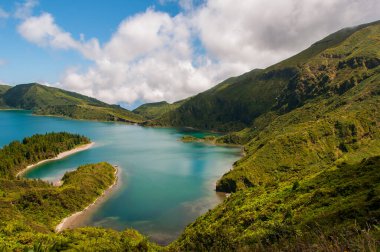 Lagoa do Fogo So Miguel Adası, Azores 'de yer almaktadır. Doğa koruma alanı olarak sınıflandırılır ve Azores 'in en güzel gölüdür.