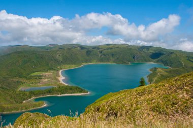 Lagoa do Fogo So Miguel Adası, Azores 'de yer almaktadır. Doğa koruma alanı olarak sınıflandırılır ve Azores 'in en güzel gölüdür.