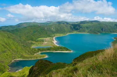 Lagoa do Fogo So Miguel Adası, Azores 'de yer almaktadır. Doğa koruma alanı olarak sınıflandırılır ve Azores 'in en güzel gölüdür.