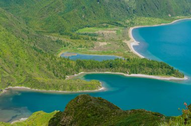 Lagoa do Fogo So Miguel Adası, Azores 'de yer almaktadır. Doğa koruma alanı olarak sınıflandırılır ve Azores 'in en güzel gölüdür.