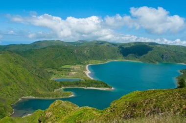 Lagoa do Fogo So Miguel Adası, Azores 'de yer almaktadır. Doğa koruma alanı olarak sınıflandırılır ve Azores 'in en güzel gölüdür.