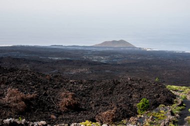 La Palma adasındaki Cumbre Vieja volkanından katılaşmış volkanik lav akıntısı