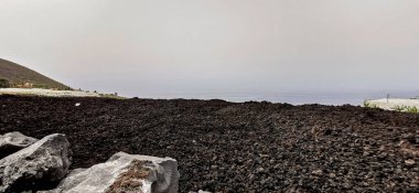 La Palma adasındaki Cumbre Vieja volkanından katılaşmış volkanik lav akıntısı