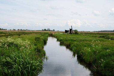 Hollanda 'da tipik kanal manzarası