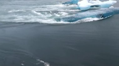 Jokulsarlon, İzlanda'daki buzul Gölü buzdağları